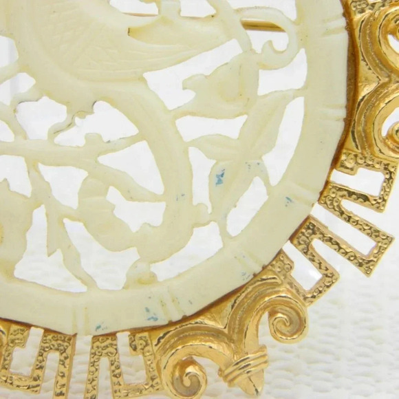 VENDOME Pin Asian Motif Carved Bird Brooch - Picture 3 of 4